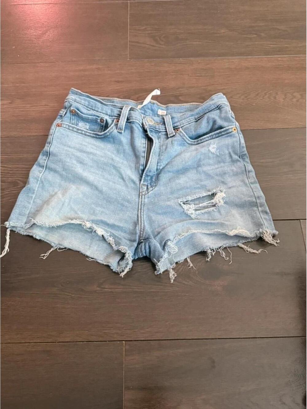 Levi’s High Rise Distressed Denim Shorts Women’s Size 28 Light Wash S26